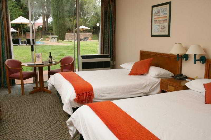 Oudtshoorn Inn Hotel Стая снимка